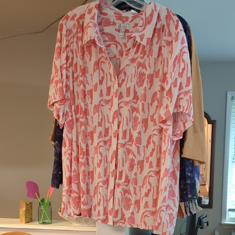 Deco Women's Coral Patterned Button Down Shirt